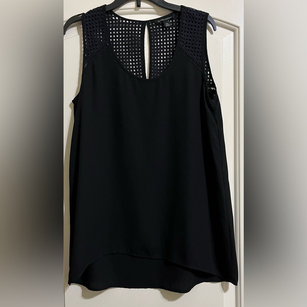 Banana Republic Women’s Black Upper Eyelet DesignAccent Sleeveless Blouse XS